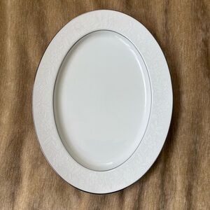Noritake Ranier Elegant White Oval Serving Platter 13 5/8"